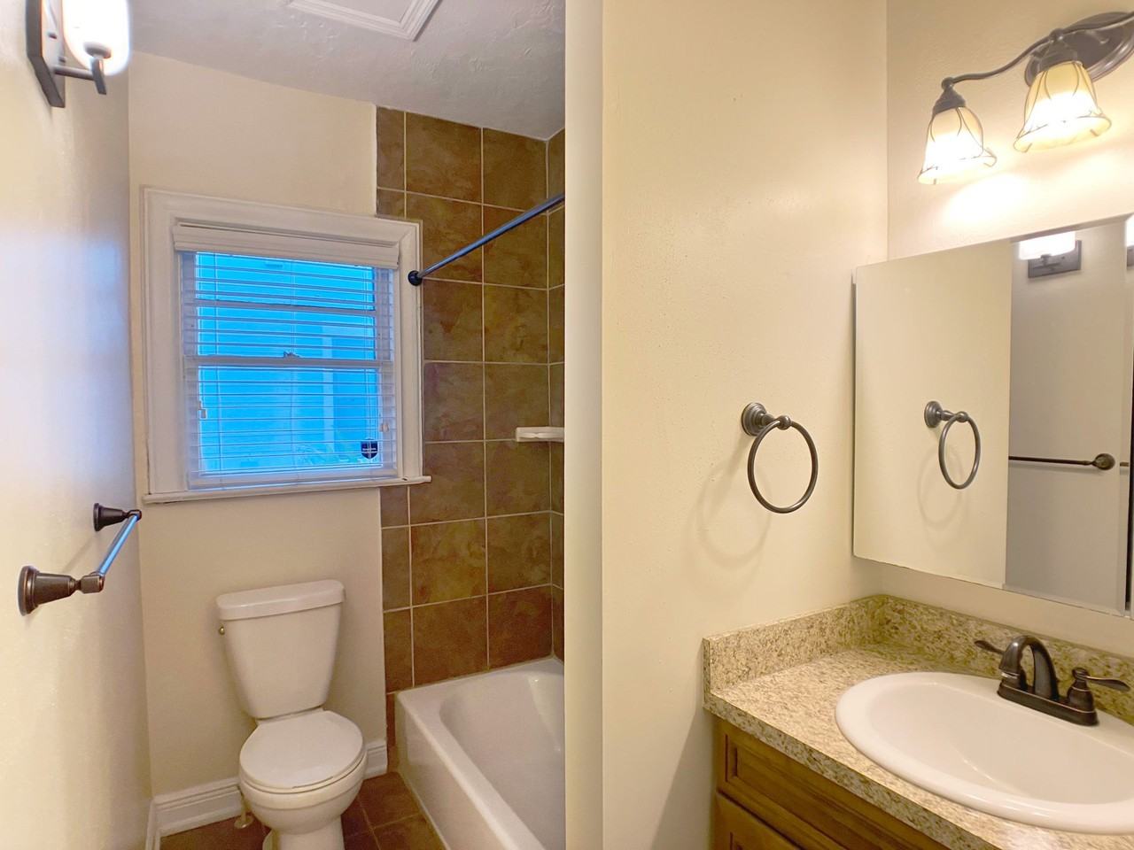 919 Sw 5th Ave - Photo 3 of 26