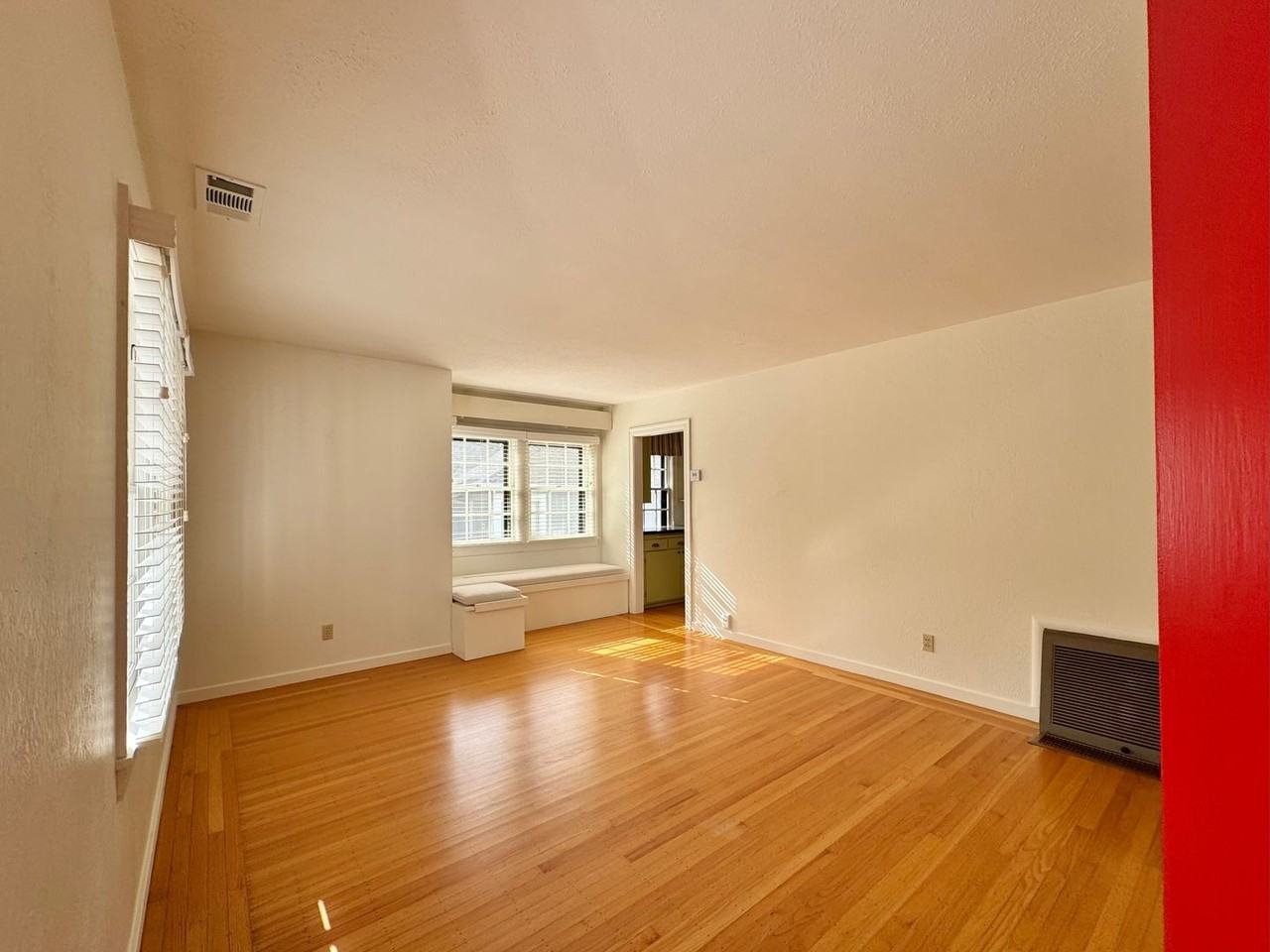 1411 Maxwell Ave - Photo 3 of 23