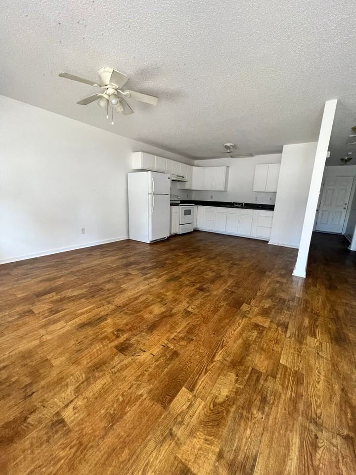 148 W Pine St - Photo 3 of 11
