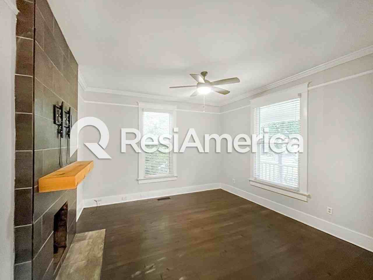 998 Meda St - Photo 3 of 15