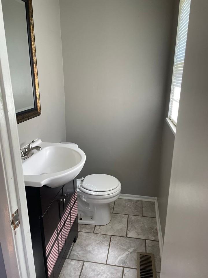 1104 1104 Waverly Ave  Muscle Shoals, AL 35661 - Photo 2 of 9