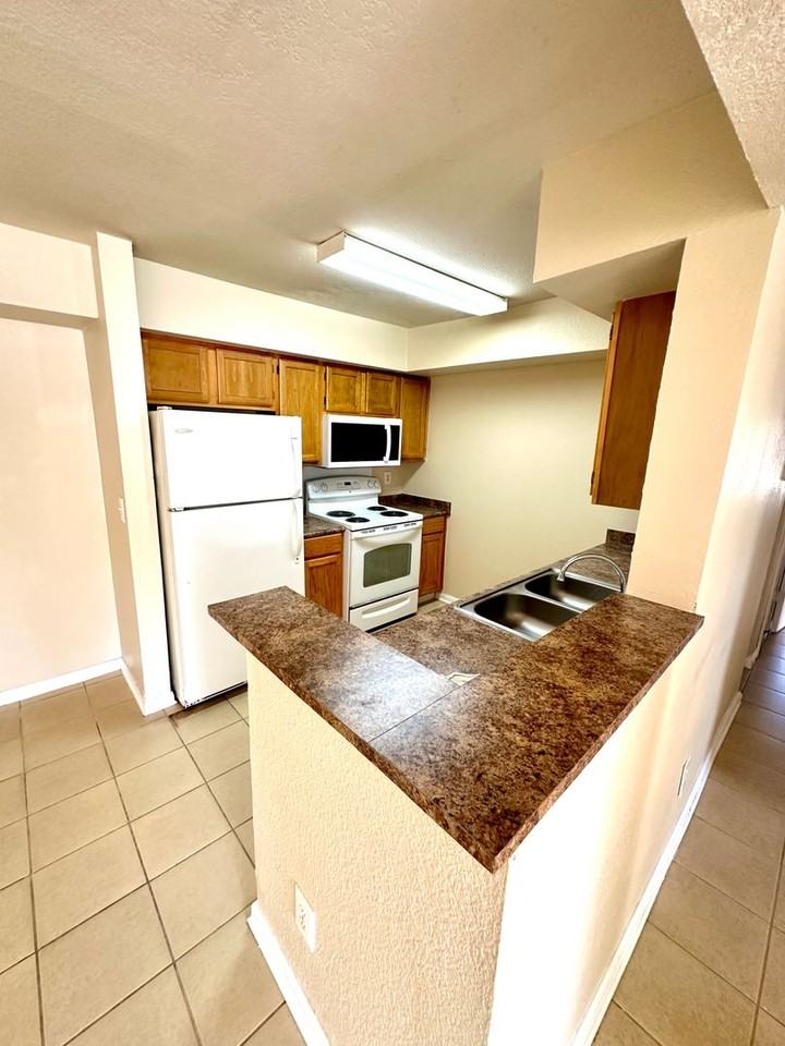 4020 Dancing Cloud Court - Photo 5 of 23