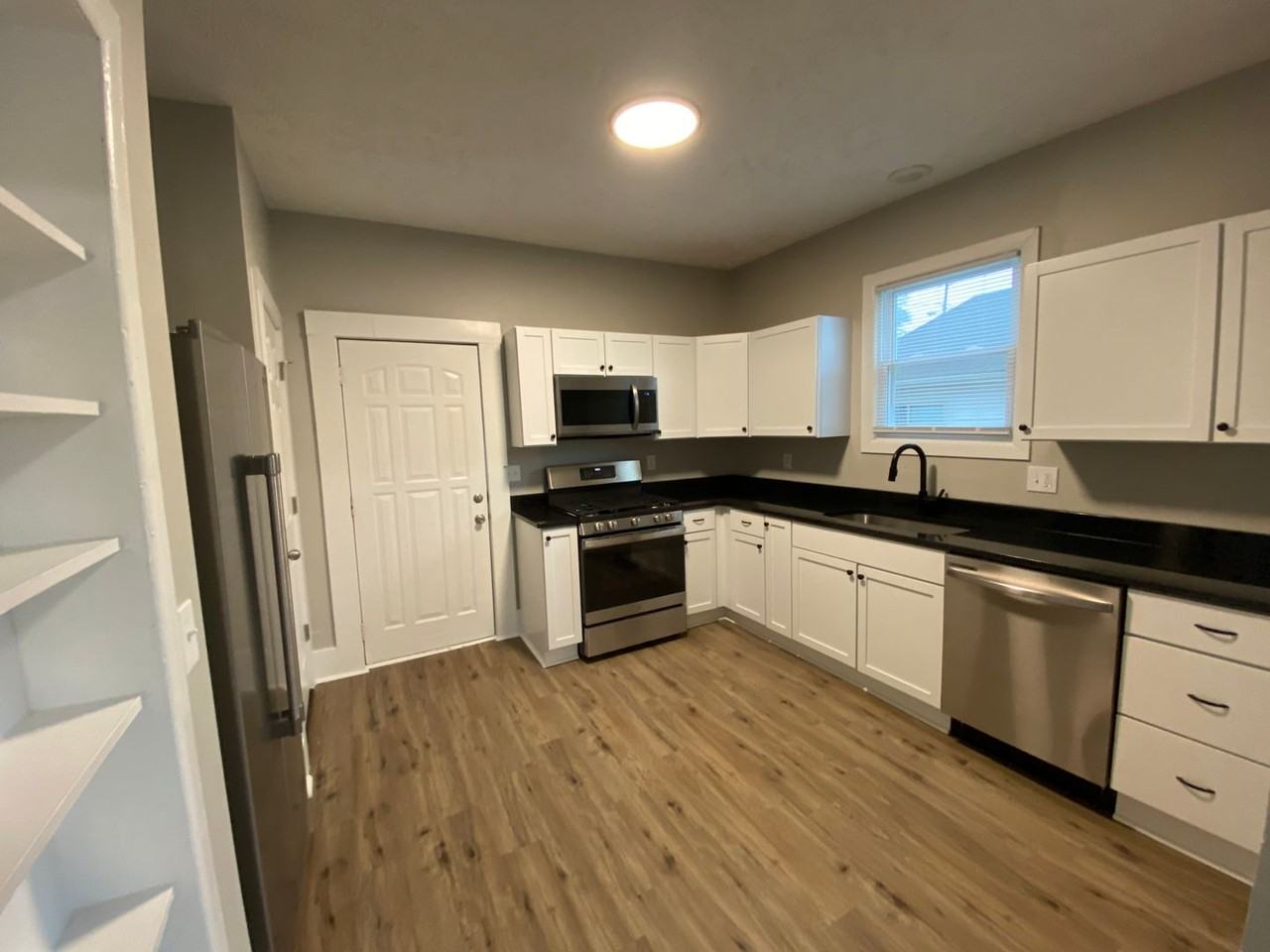 4240 Burdette St - Photo 4 of 20