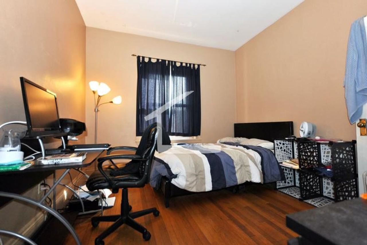 1311 Commonwealth Ave - Photo 4 of 14