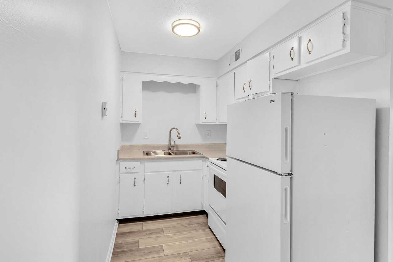 Yorktown Apartments - Photo 4 of 10