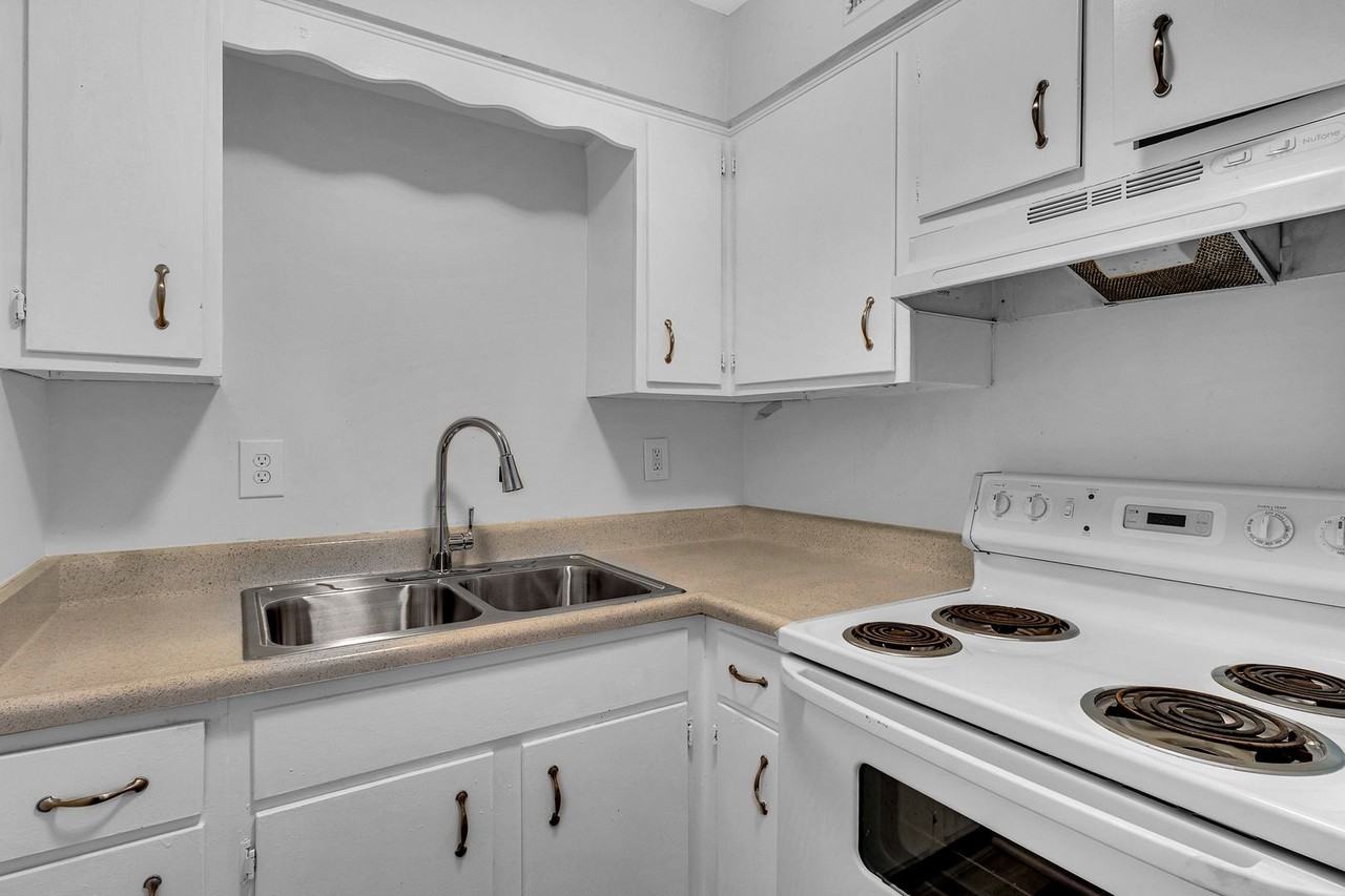 Yorktown Apartments - Photo 5 of 10