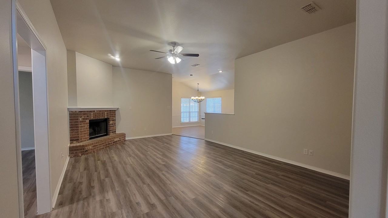 6704 84th St - Photo 2 of 22