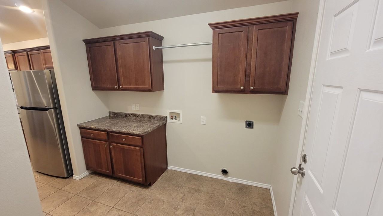 6704 84th St - Photo 7 of 22