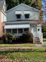 featured image of 41 E 6th St