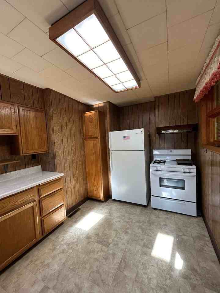 41 E 6th St - Photo 5 of 12