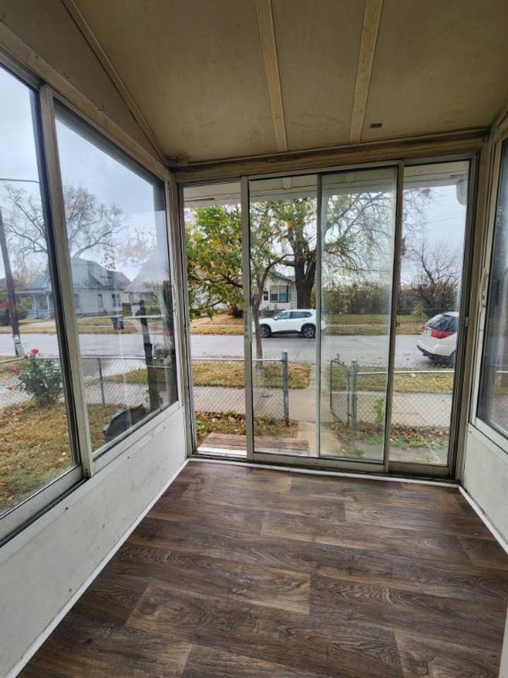 105 S 10th St - Photo 3 of 13