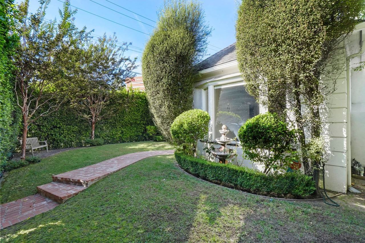 6685 W 5th St - Photo 2 of 31