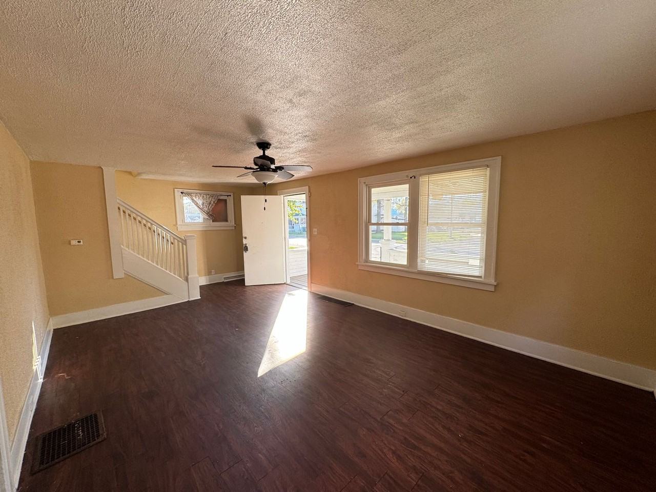317 E Indiana Ave - Photo 3 of 9