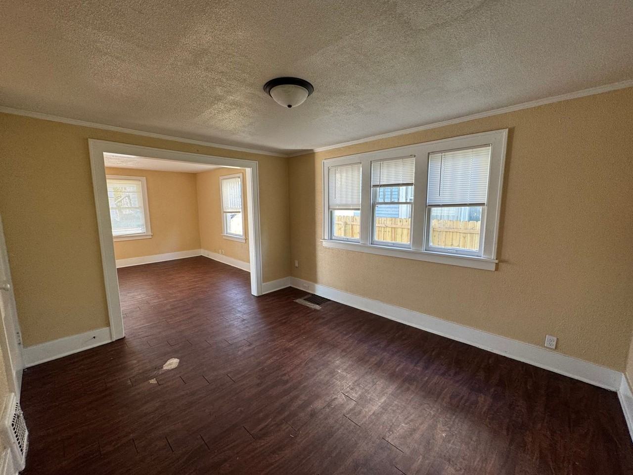 317 E Indiana Ave - Photo 4 of 9