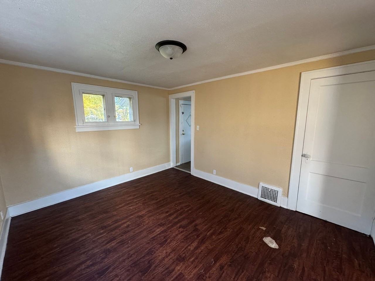 317 E Indiana Ave - Photo 5 of 9
