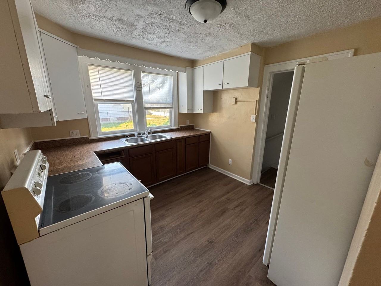 317 E Indiana Ave - Photo 7 of 9