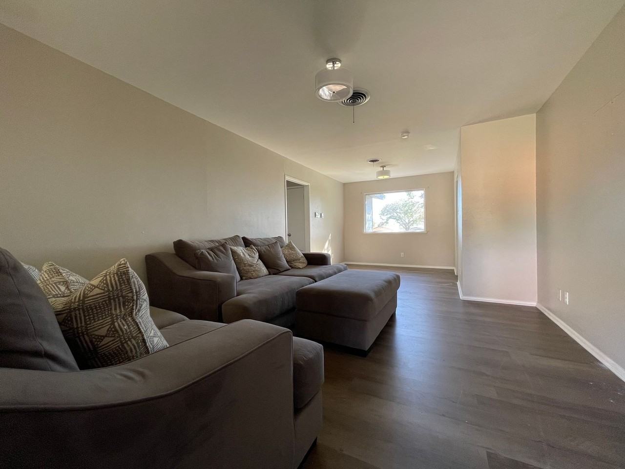 400 35th St - Photo 2 of 18