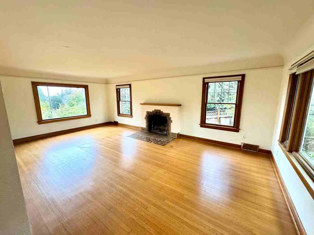 11759 Palatine Ave N - Photo 3 of 34