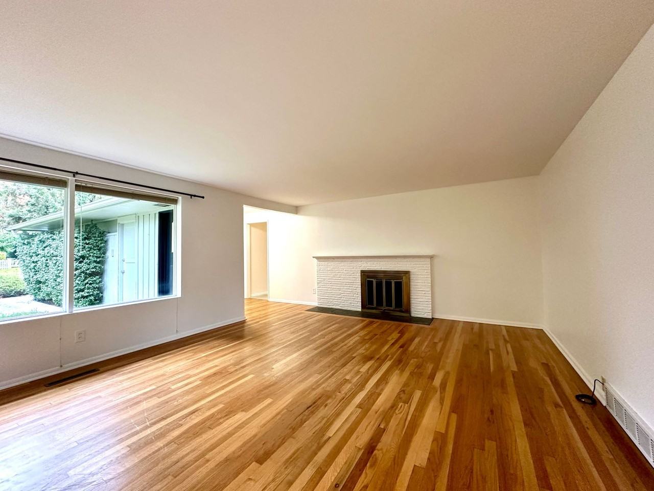 7920 Ne 26th St - Photo 3 of 28