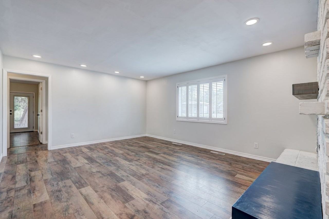 2036 Nw 44th St - Photo 3 of 25