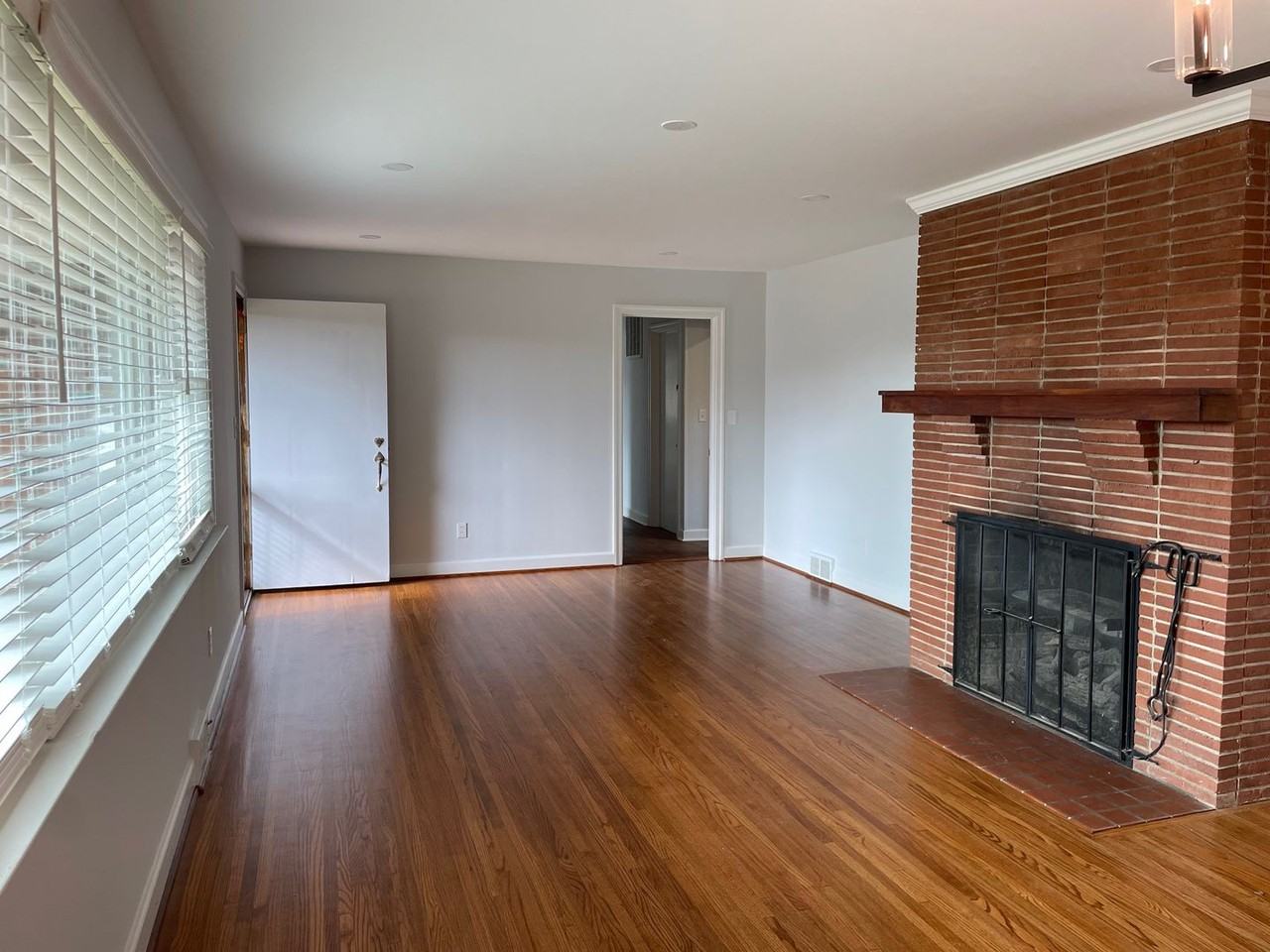 6912 Jackson Creek Rd - Photo 3 of 32