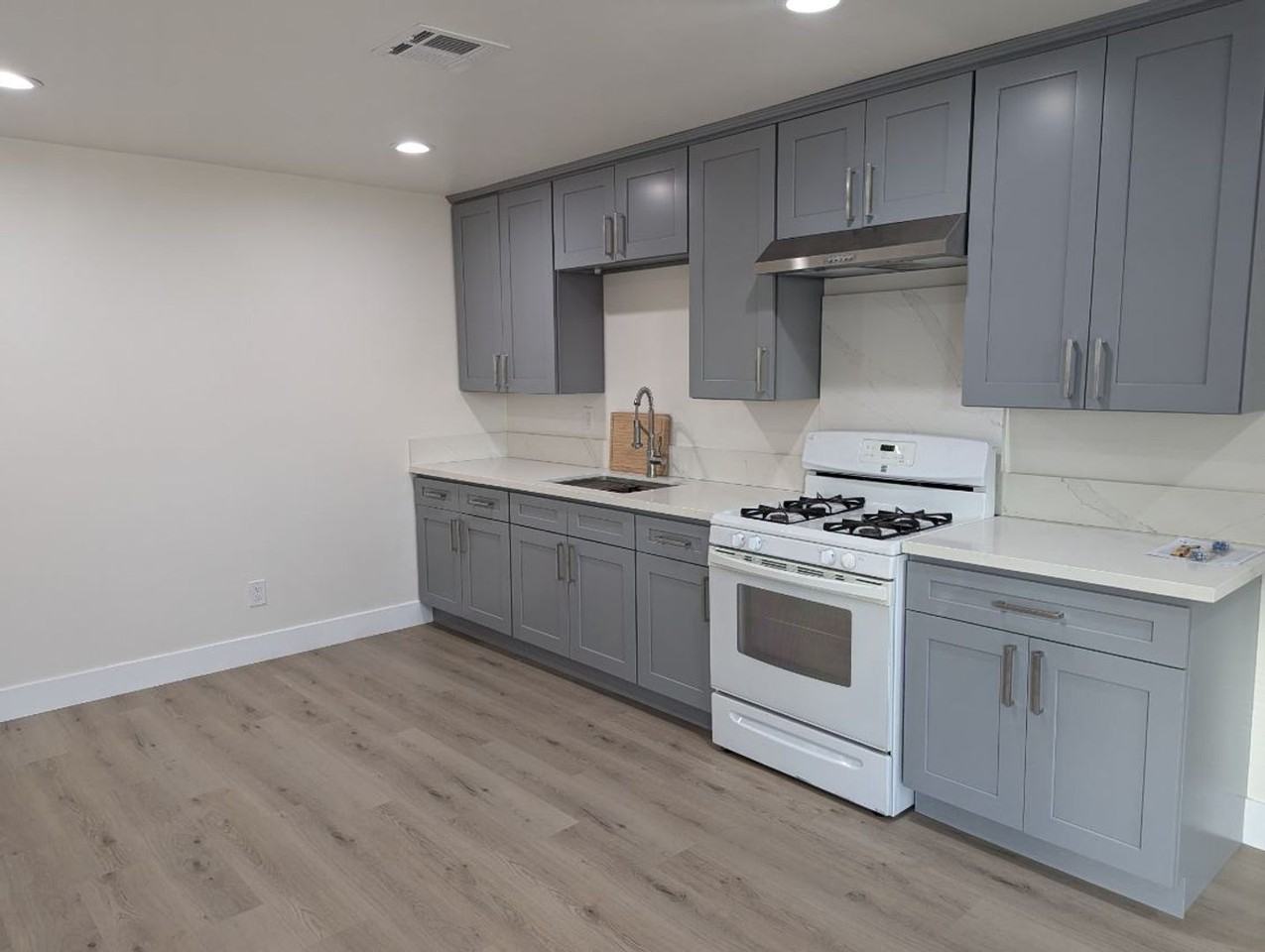 800 1/2 Goodman St - Photo 3 of 10