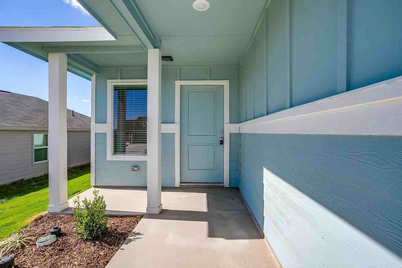 9741 Platteview Rd - Photo 3 of 26
