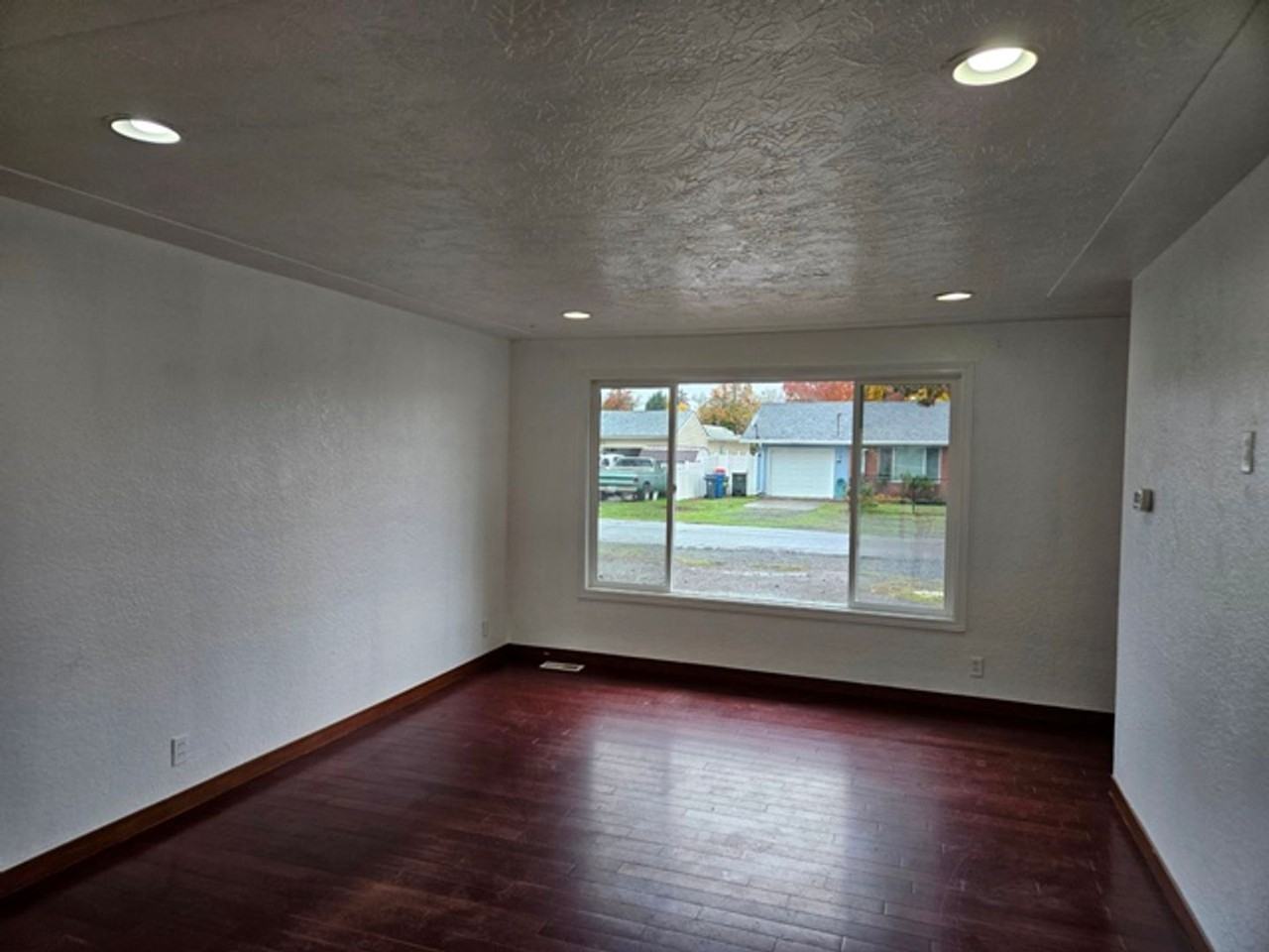 1310 30th Ave Ne - Photo 3 of 22