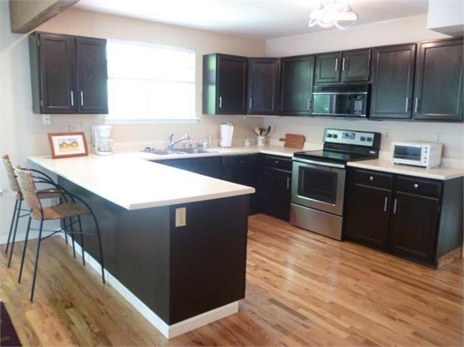 8100 Meadowdale Sq - Photo 4 of 8