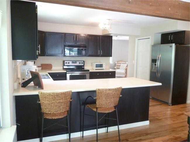 8100 Meadowdale Sq - Photo 5 of 8