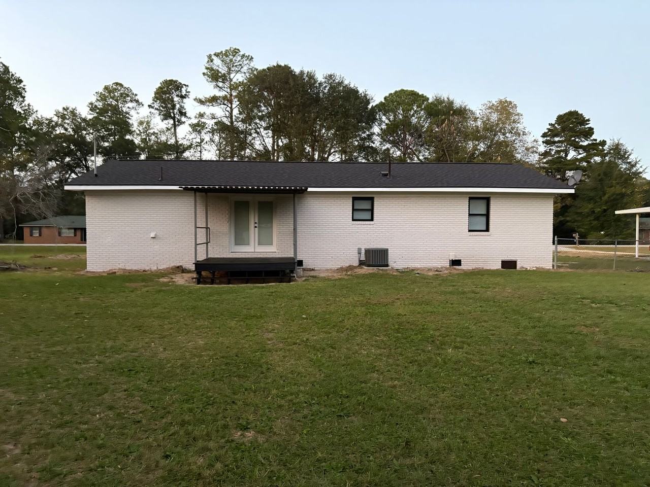 112 Society St - Photo 2 of 15