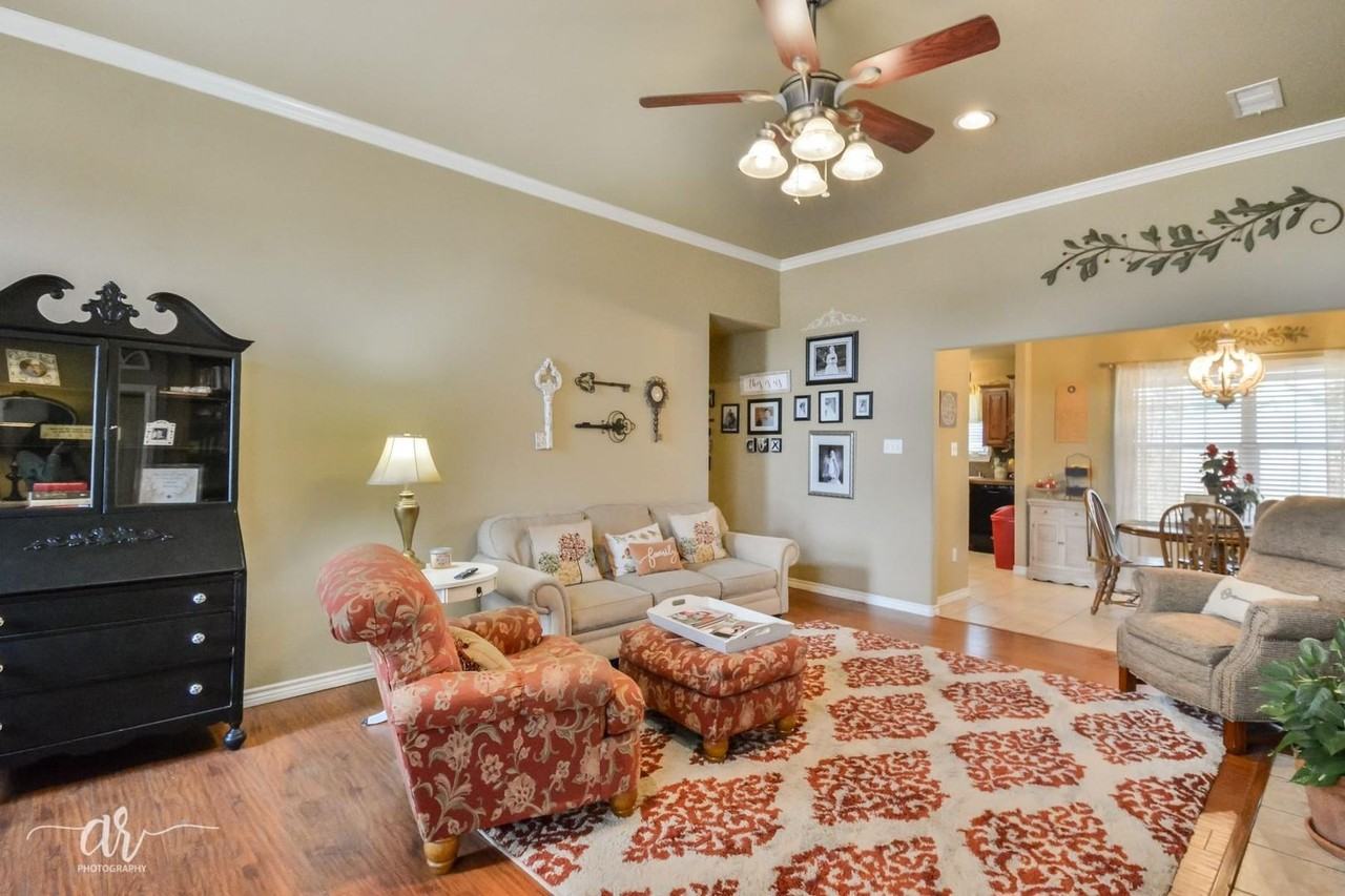 3234 Valley Forge Rd - Photo 2 of 18