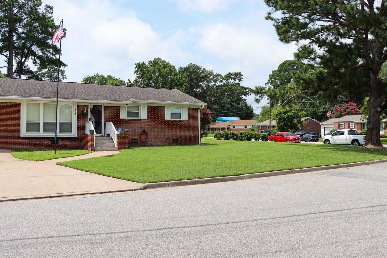 716 Willow Dr - Photo 2 of 42