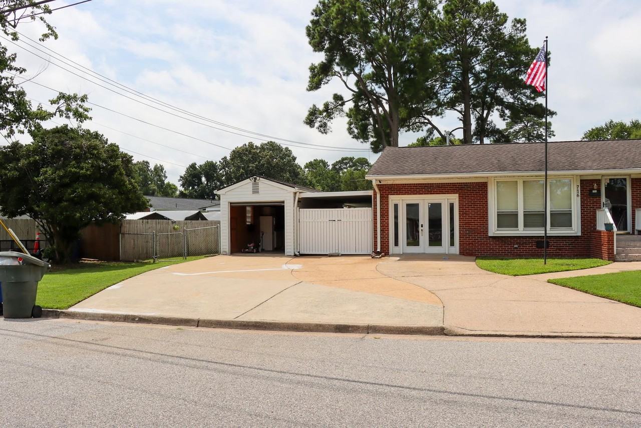 716 Willow Dr - Photo 3 of 42