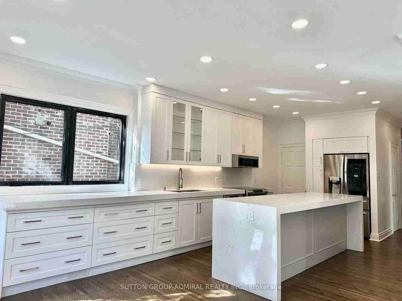 165 Roxborough Drive - Photo 2 of 40