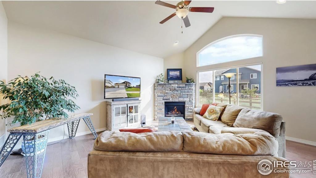 532 Mount Rainier St - Photo 4 of 32