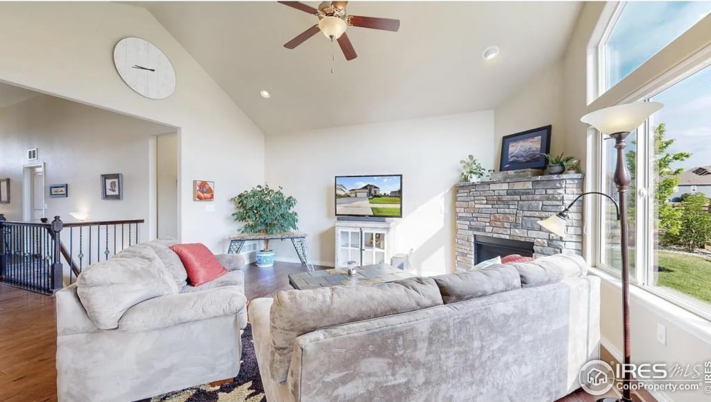 532 Mount Rainier St - Photo 7 of 32