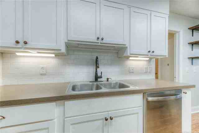 3118 E 79th St - Photo 3 of 33