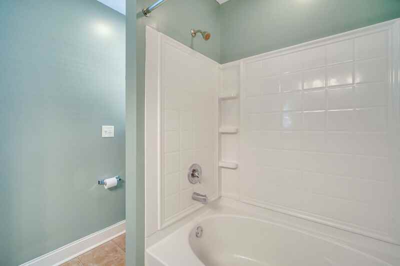 391 Manchester Ct - Photo 2 of 16