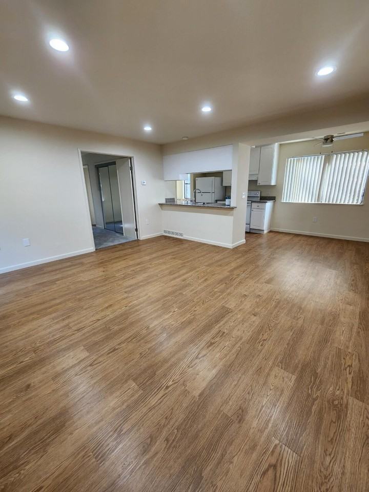 301 Country View Ln Apt A - Photo 3 of 11