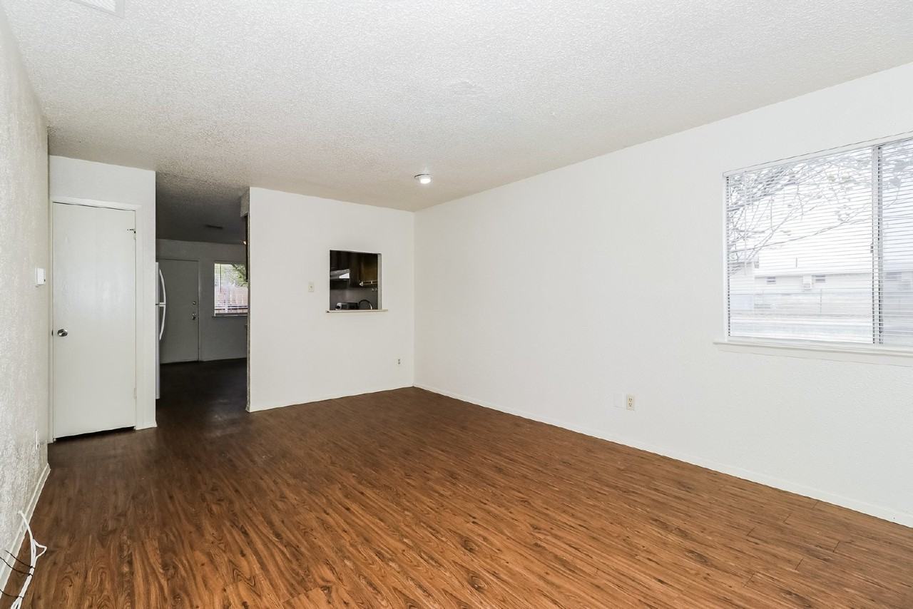 323 W William Cannon Dr - Photo 3 of 28