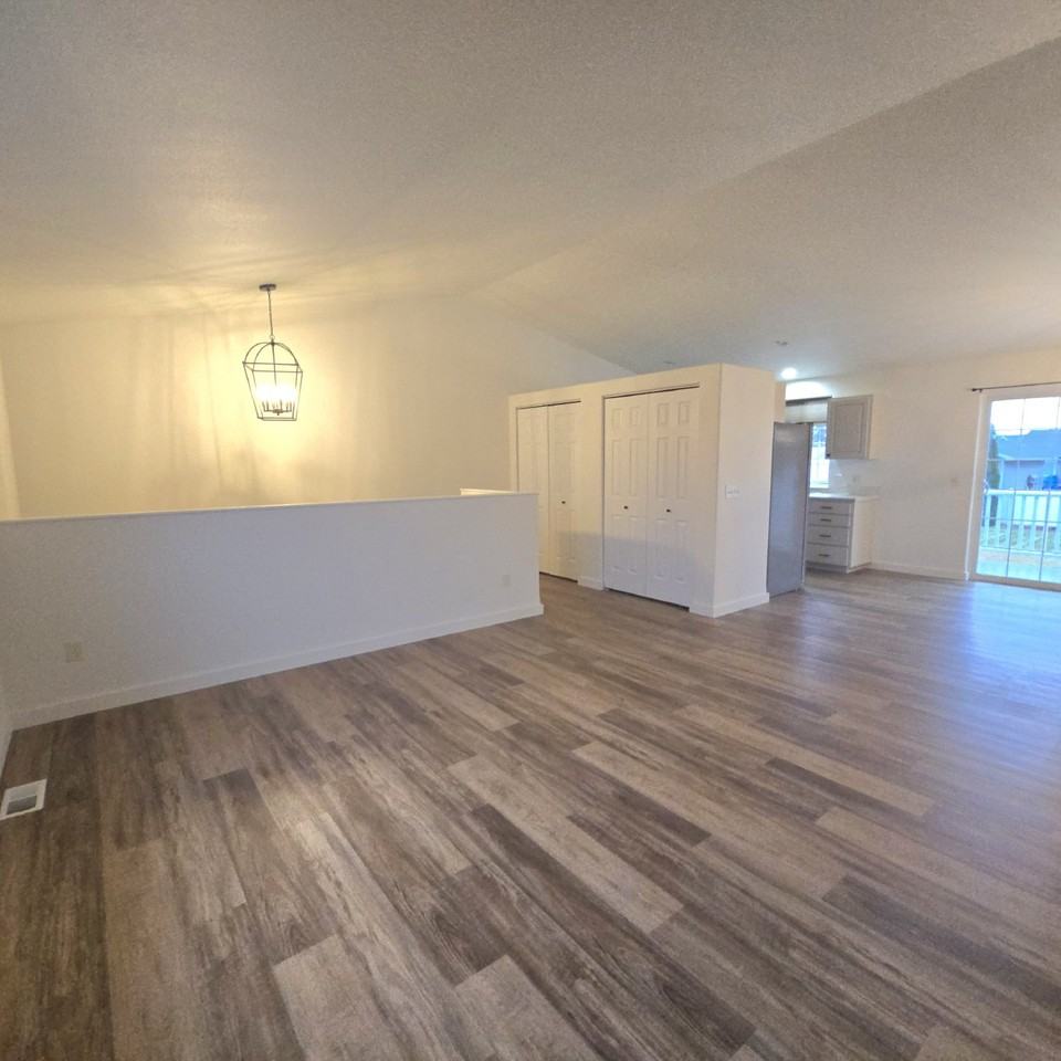 662 Rock Dr - Photo 2 of 20