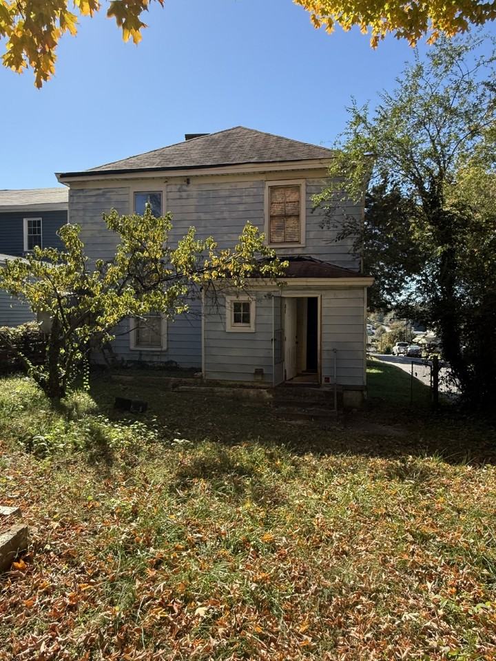 800 Pierce St - Photo 2 of 13