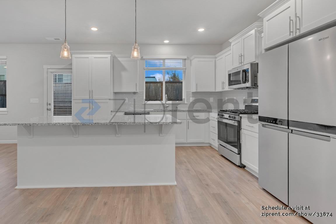 6460 N 89th Ave - Photo 7 of 33