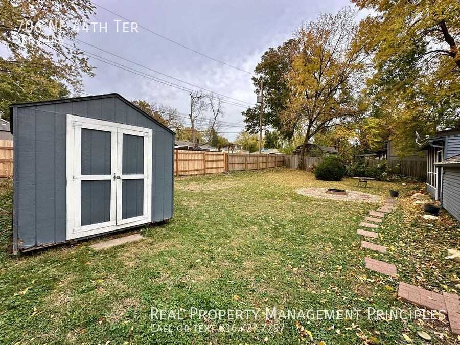 706 Ne 44th Ter - Photo 3 of 15