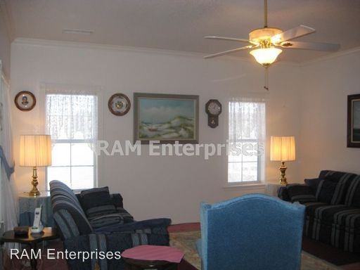 2069 N Oxford - Photo 2 of 6