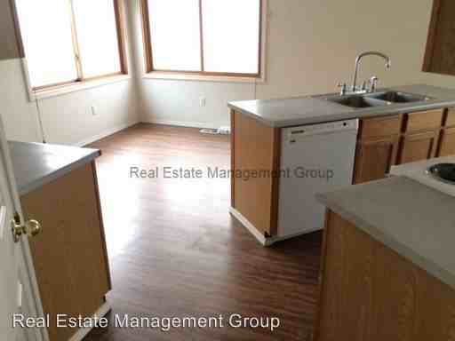 16335 Highland Dr - Photo 3 of 15