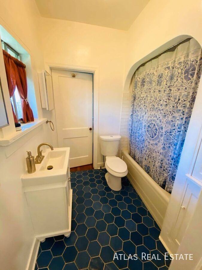 1011 E Palm Ln #A - Photo 3 of 10
