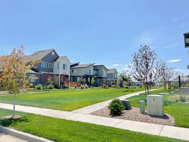 5919 Denys Dr - Photo 4 of 40