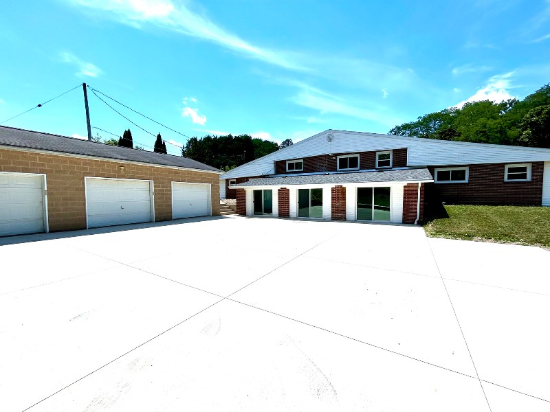 1656 Beal Rd - Photo 2 of 14